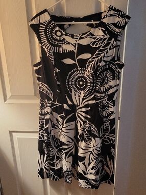 Perceptions Black and White Floral Dress Size 14